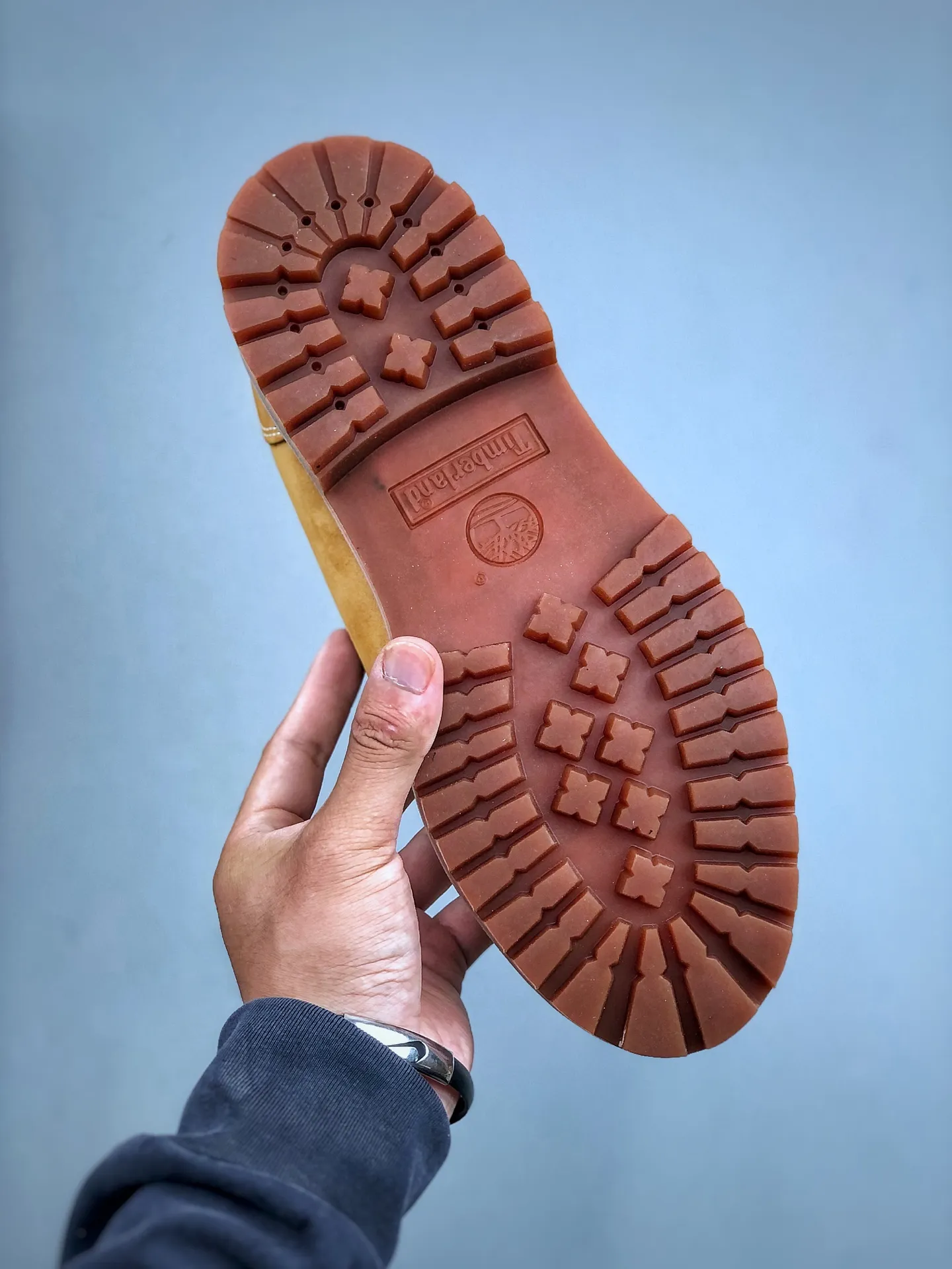 Local self-pickup 💰700 supports store placement, you can get the pure and original top quality, one-to-one original development version, Timberland, not bad at kicking/classic mid-top yellow 23061 Produced by the original channel of Zhongshan Baoyuan, the top-notch technology is newly upgraded, it can be called a genuine copy machine, the original imported waterproof leather, the original anti-counterfeiting label, the purple light can be scanned, the computer sewing line, the four lines are aligned, the horizontal folding is dynamic and water-repellent, the top genuine consistent injection molding process Art Rubber non-slip outsole resists cold and cracks Authentic and consistent all-leather collar/lining/shoes Equipped with anti-fatigue shock-absorbing honeycomb insole Highly comfortable Full set of original packaging accessories (comes with shoelaces, cleaning eraser, and counter bag) Size: 35 36 37 38 39 39.5 40 41 42 43 44 45 Men’s size runs one size larger